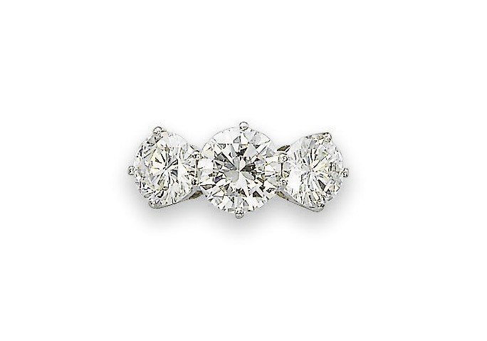 A THREE-STONE DIAMOND RING