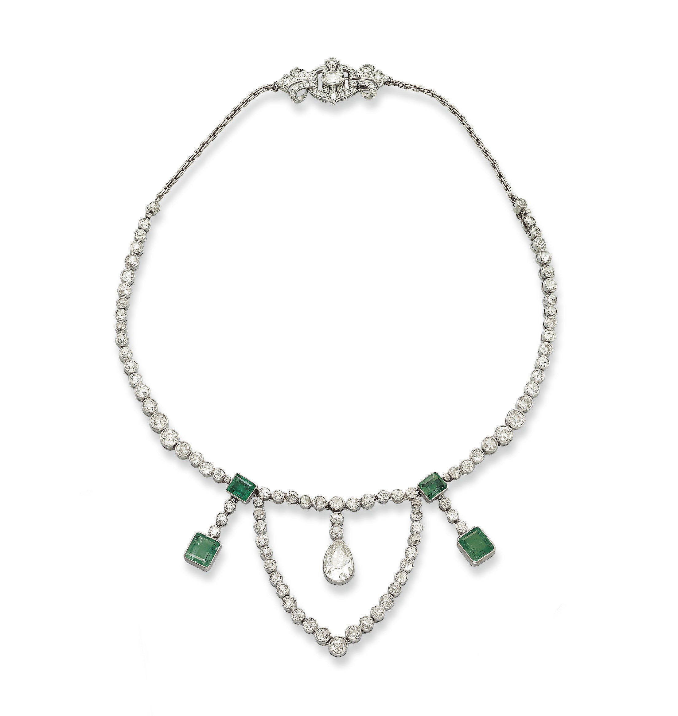 AN EMERALD AND DIAMOND NECKLACE