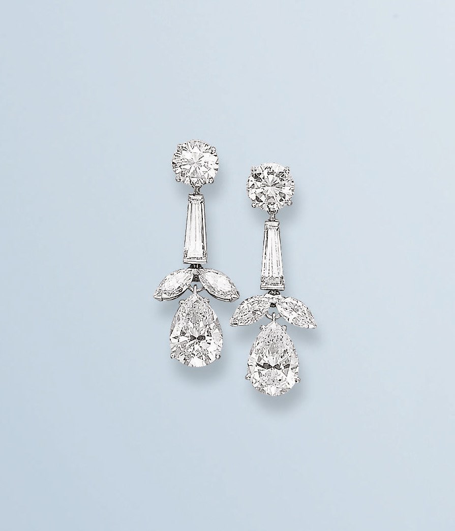 A PAIR OF DIAMOND EAR PENDANTS