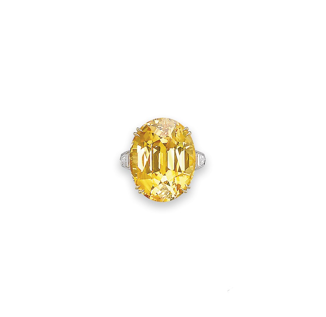 AN IMPRESSIVE COLOURED SAPPHIRE RING