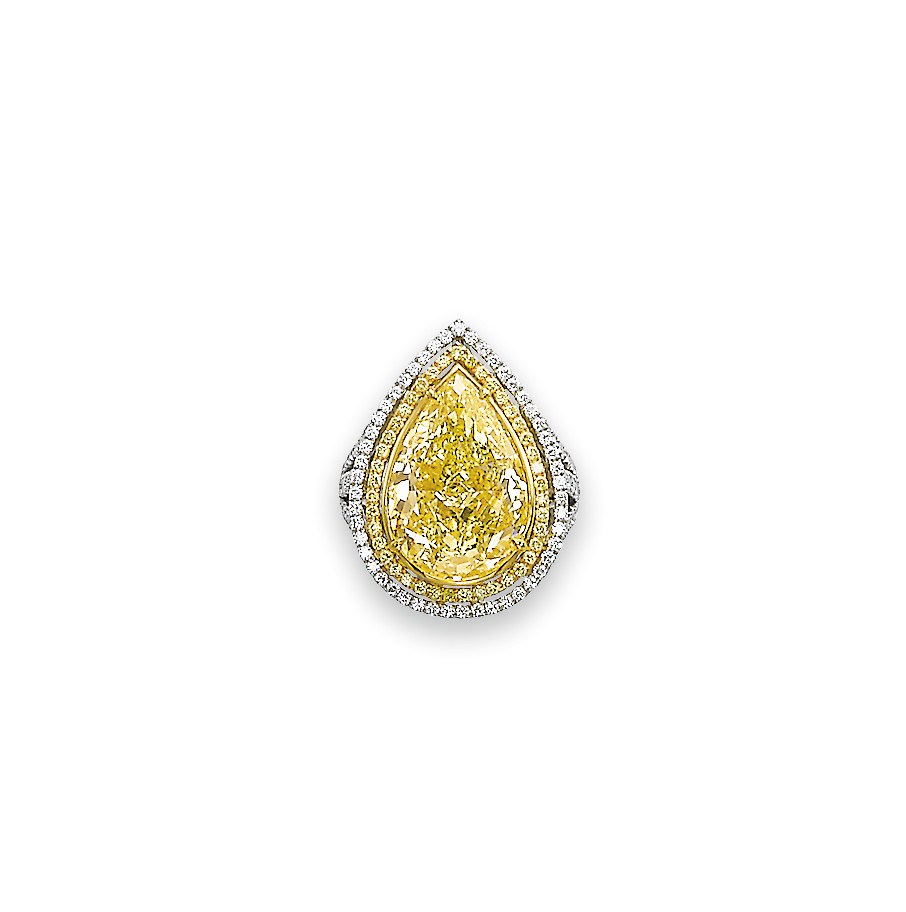 A FINE COLOURED DIAMOND AND DIAMOND RING