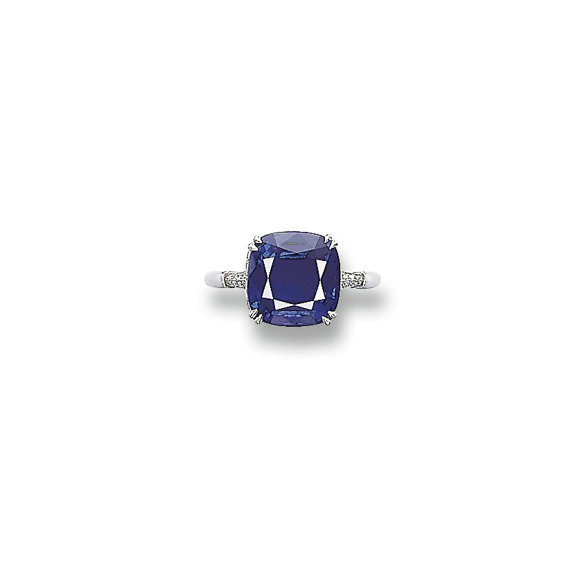 A VERY FINE SAPPHIRE RING