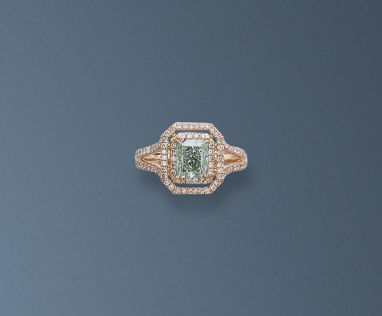 A RARE COLOURED DIAMOND RING