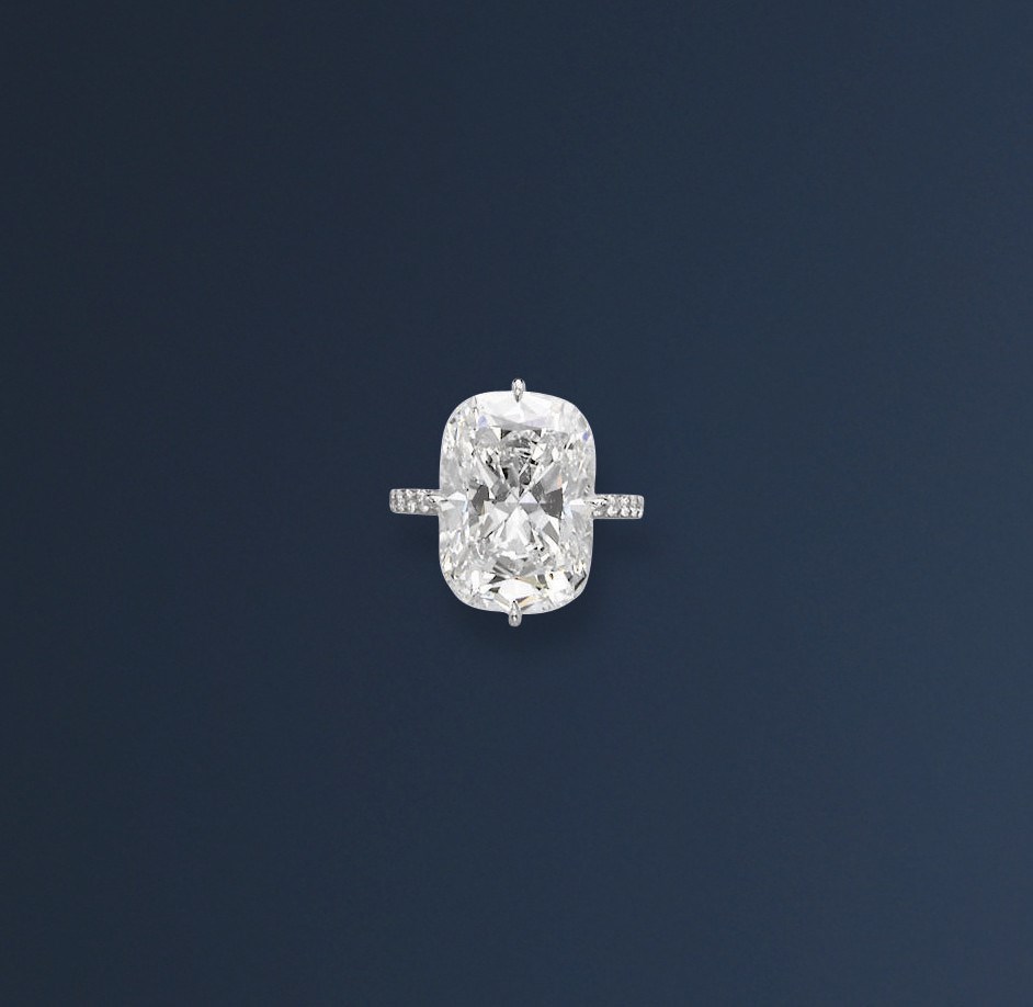 AN EXQUISITE DIAMOND RING