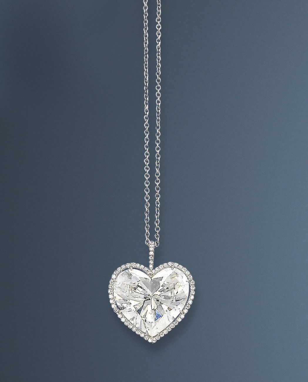 AN IMPORTANT DIAMOND PENDANT