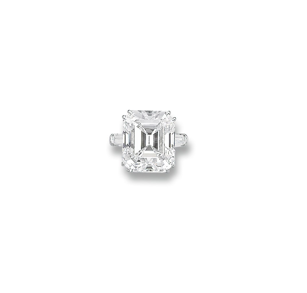 A MAGNIFICENT DIAMOND RING