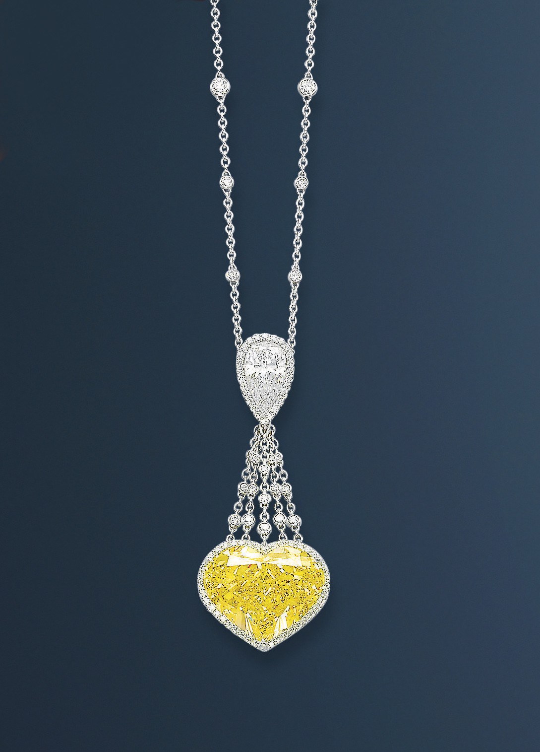 A HIGHLY IMPORTANT COLOURED DIAMOND AND DIAMOND NECKLACE