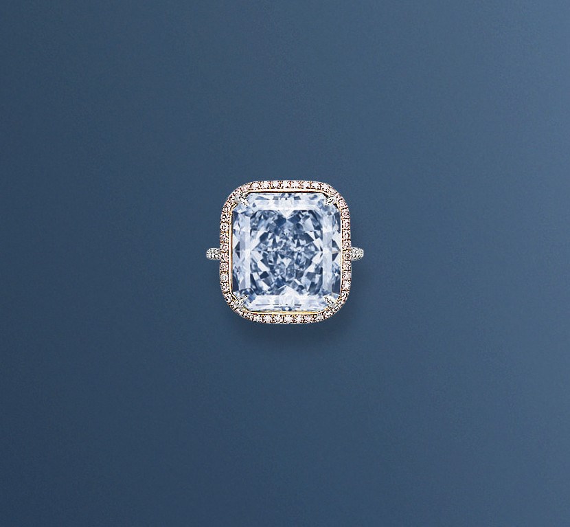 AN EXTRAORDINARY COLOURED DIAMOND RING