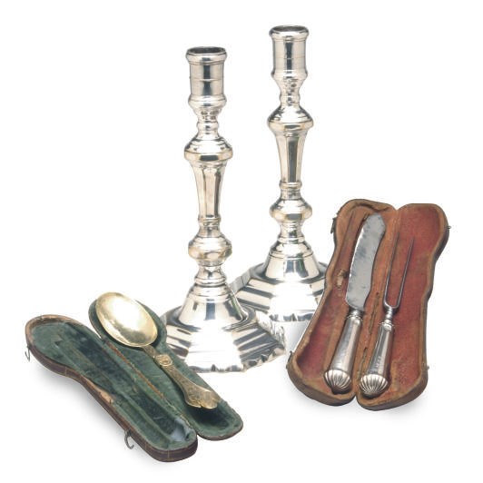 A WILLIAM III LATTEN TREFID FOLDING SPOON, AN AMERICAN SILVER-PLATED TANKARD AND A MEXICAN SILVER MUG,