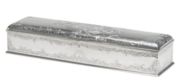 AN AMERICAN SILVER JEWELRY BOX WITH HINGED COVER,