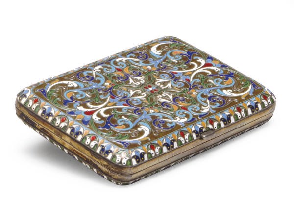 A RUSSIAN SILVER AND ENAMEL CIGARETTE CASE,