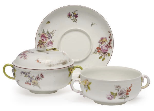AN ENGLISH PORCELAIN ECUELLE, COVER AND STAND,