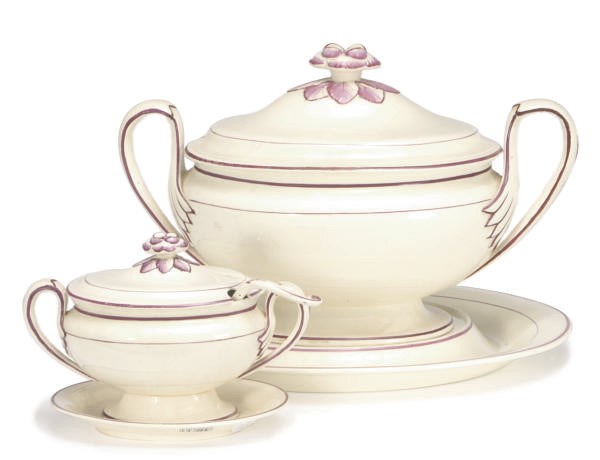 AN ENGLISH CREAMWARE PART DINNER SERVICE,