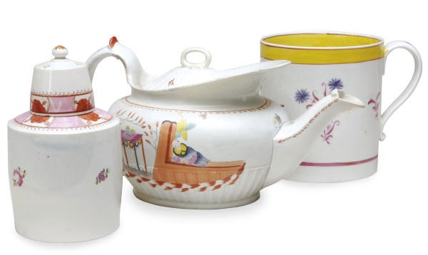 A GROUP OF ENGLISH PEARLWARE TEA AND COFFEE WEARS,