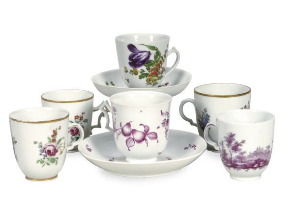 SIX ITALIAN PORCELAIN TEACUPS AND TWO MATCHING SAUCERS,