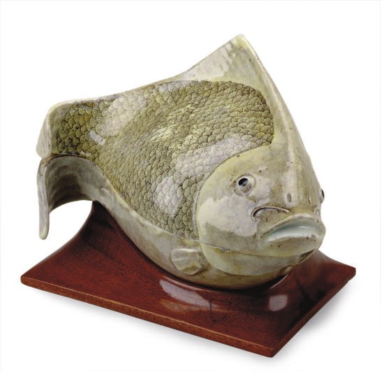 A JAPANESE PORCELAIN FISH-FORM BOX AND WOOD STAND,