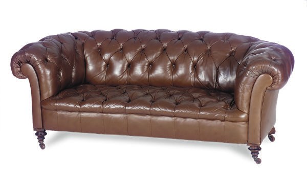 A MAHOGANY AND LEATHER BUTTON-TUFFTED UPHOLSTERED CHESTERFIELD SOFA,