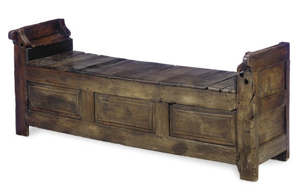 A CONTINENTAL HARDWOOD HALL BENCH,