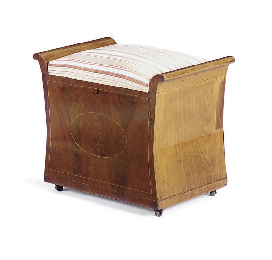 AN AMERICAN MAHOGANY LIFT-TOP UPHOLSTERED STORAGE BENCH,