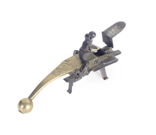 A CONTINENTAL BRASS AND STEEL FLINT STRIKER,