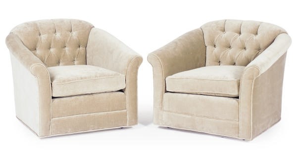 A PAIR OF VELVET-UPHOLSTERED LOUNGE CHAIRS,