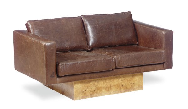 A BURL WALNUT AND LEATHER SETTEE,
