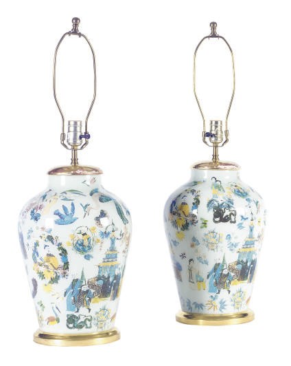 A PAIR OF CHINOISERIE-DECORATED GLASS TABLE LAMPS,