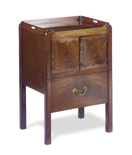 A GEORGE III MAHOGANY BEDSIDE COMMODE