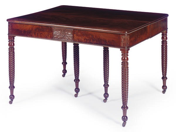 A CLASSICAL MAHOGANY EXTENDING DINING TABLE,