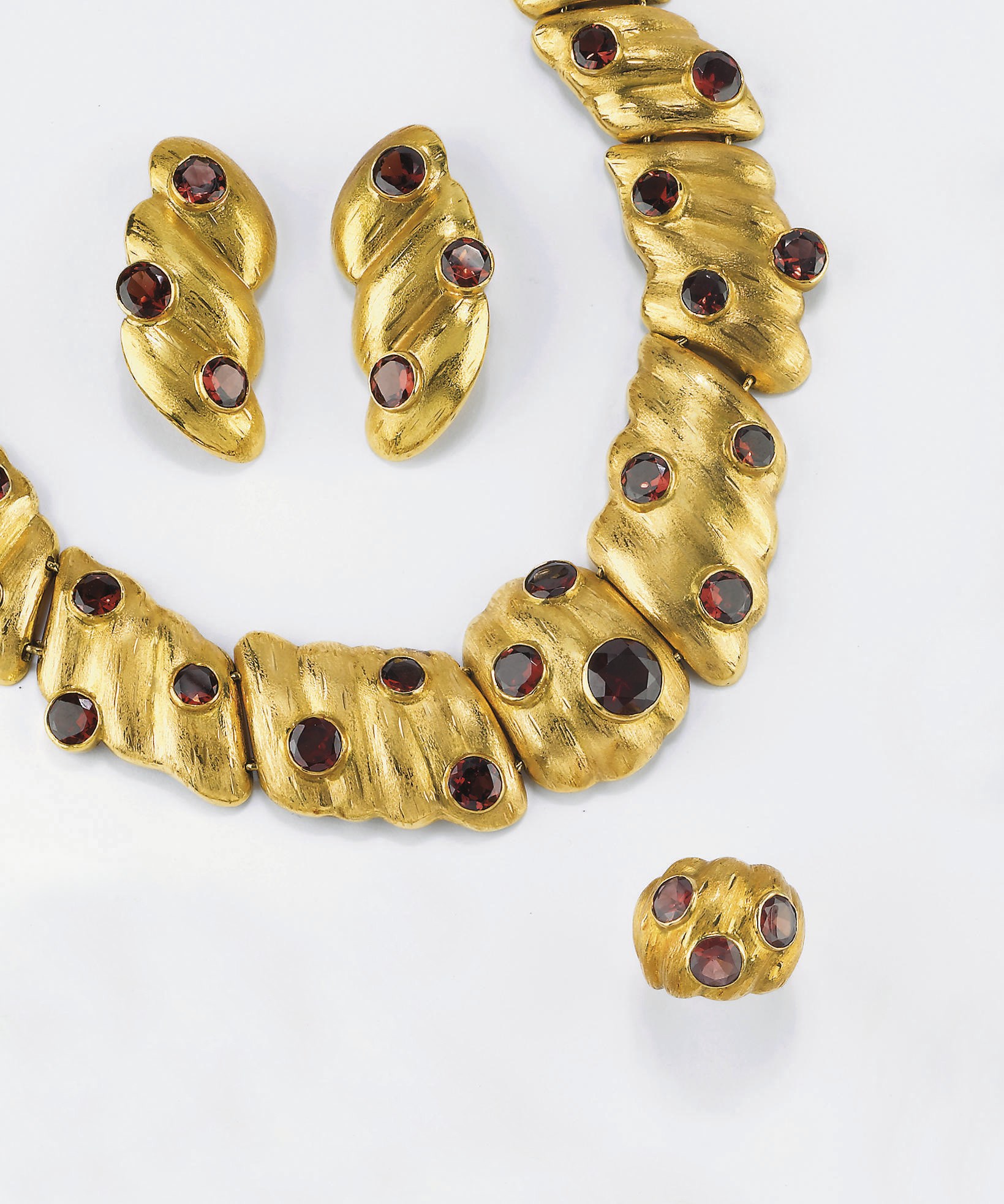 PARURE IN ORO E GRANATI
