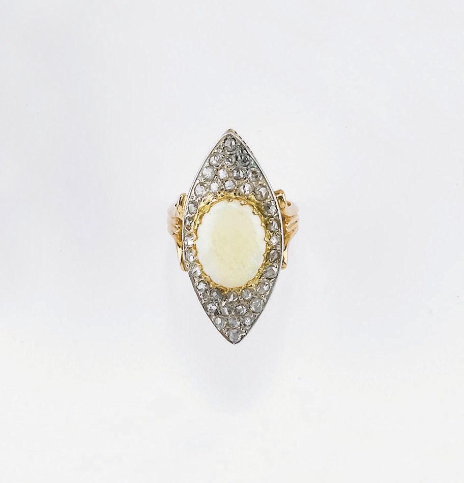 ANELLO IN ORO CON OPALE E DIAMANTI