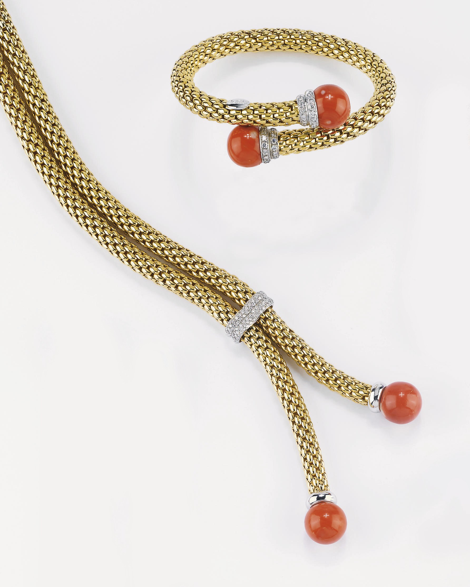 DEMI PARURE IN ORO E CORALLO