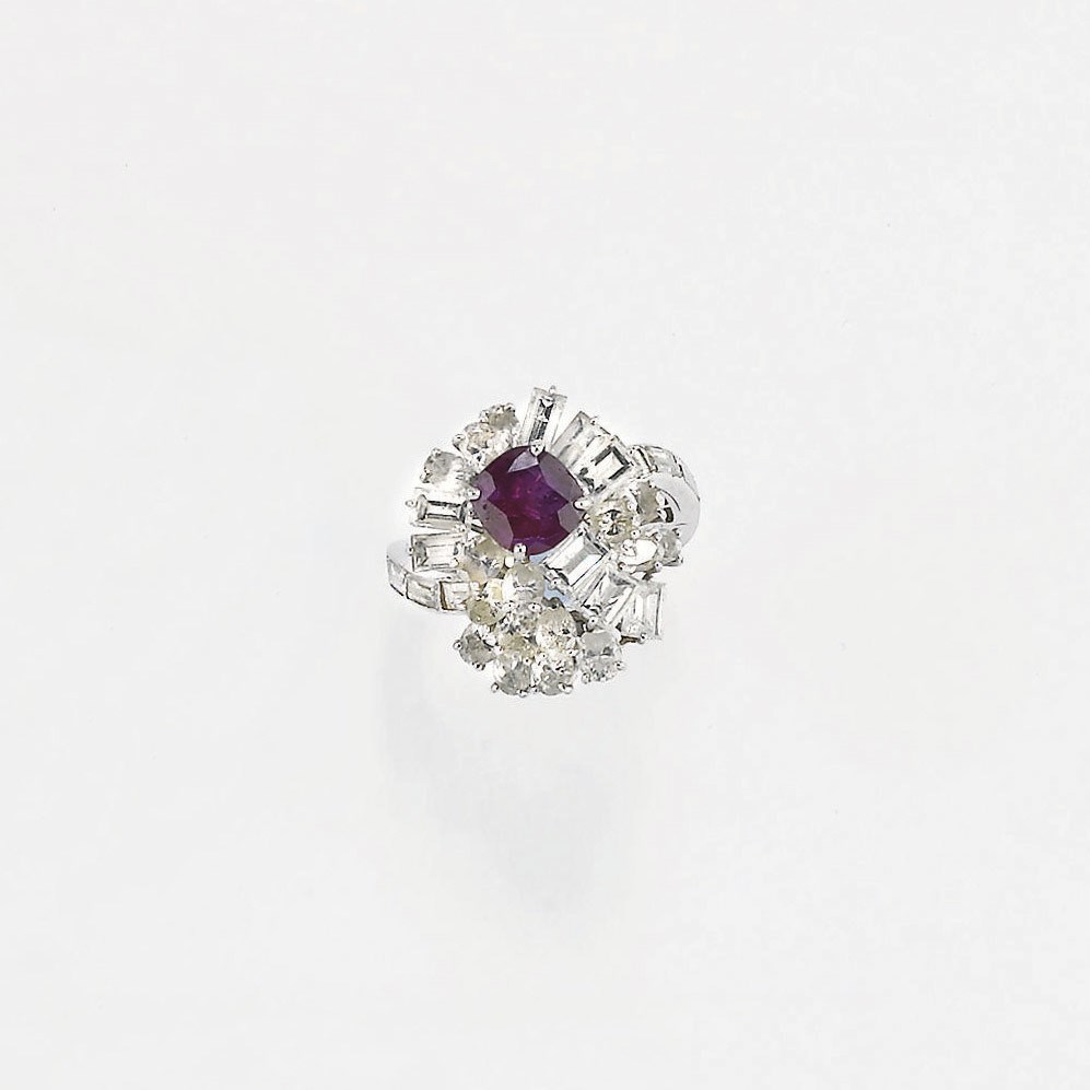 ANELLO CON RUBINO E DIAMANTI