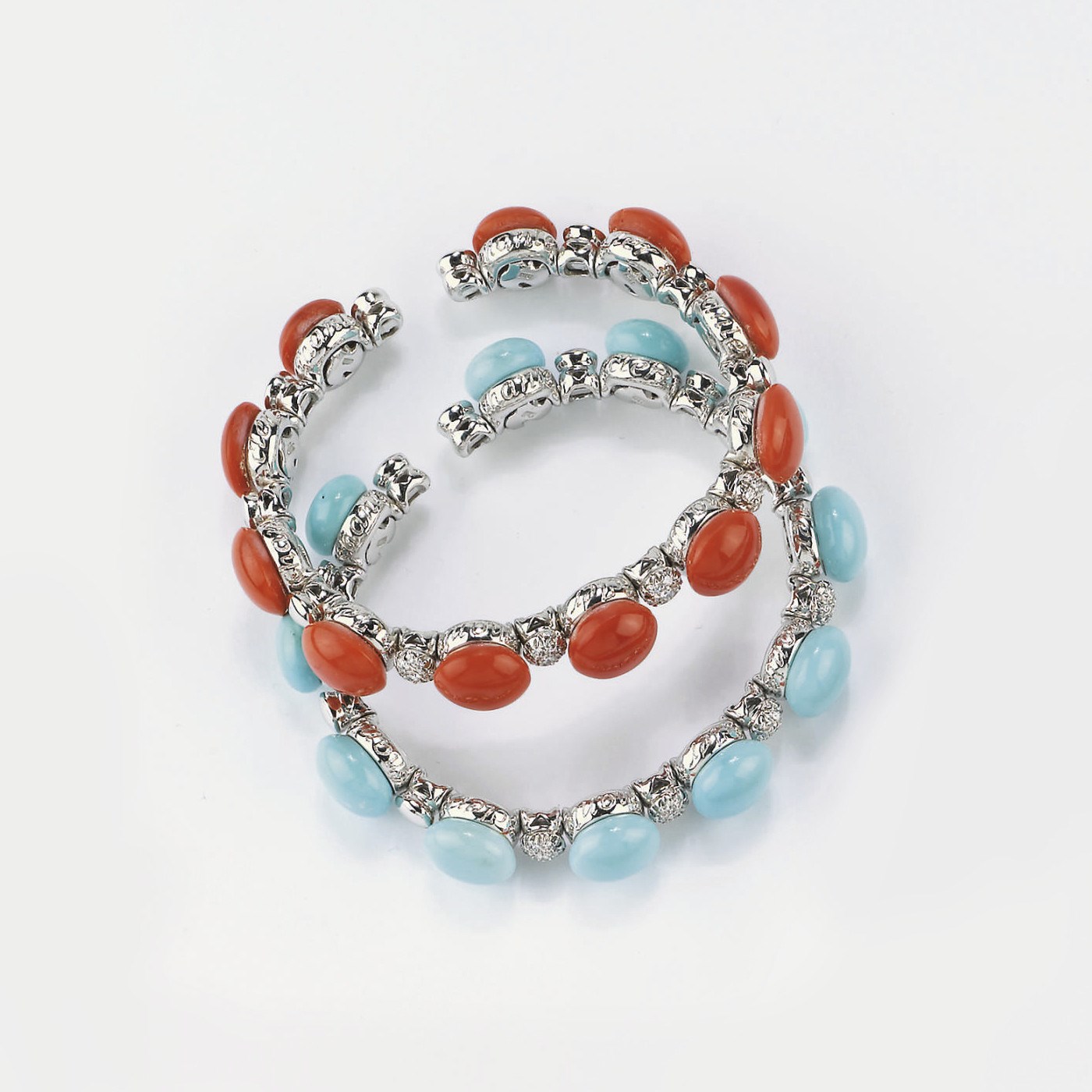COPPIA DI BRACCIALI CON CORALLO E TURCHESE, FIRMATI CHANTECLER