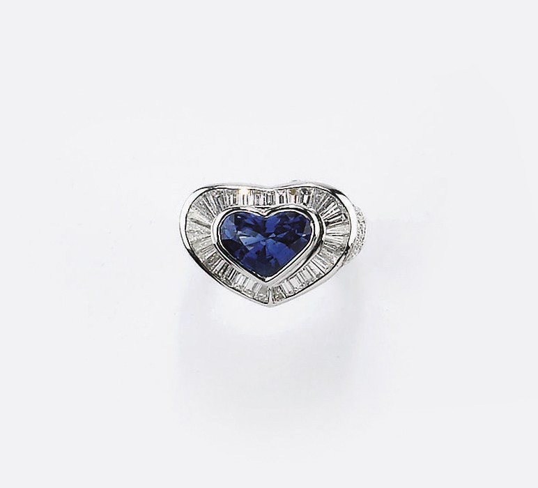 ANELLO IN ORO CON ZAFFIRO E DIAMANTI