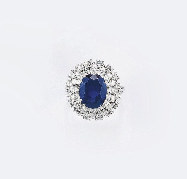 ANELLO IN PLATINO CON ZAFFIRO E DIAMANTI