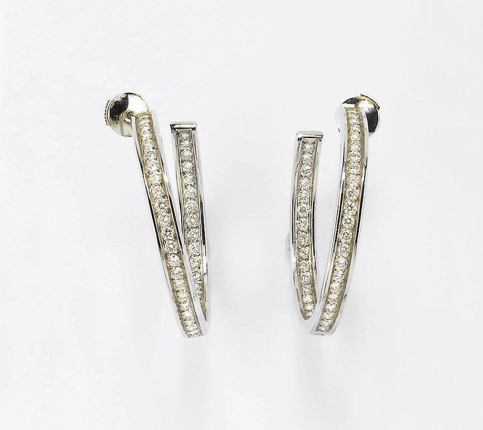 PAIO DI ORECCHINI IN ORO E BRILLANTI, FIRMATI CARTIER