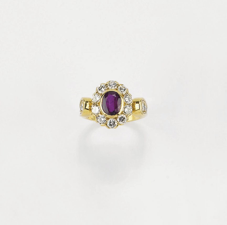 ANELLO CON RUBINO E BRILLANTI
