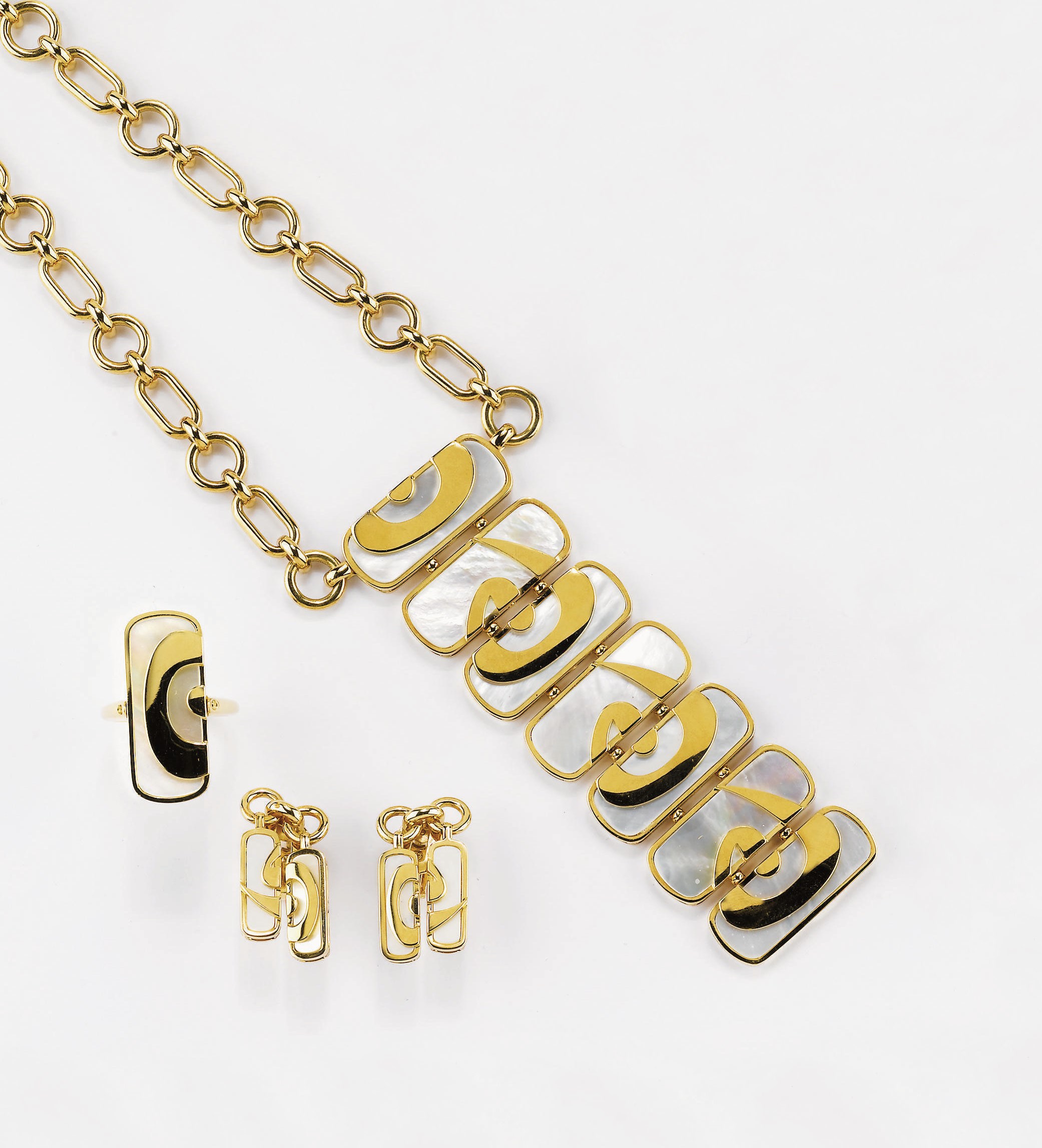 PARURE IN ORO E MADREPERLA, FIRMATA BULGARI