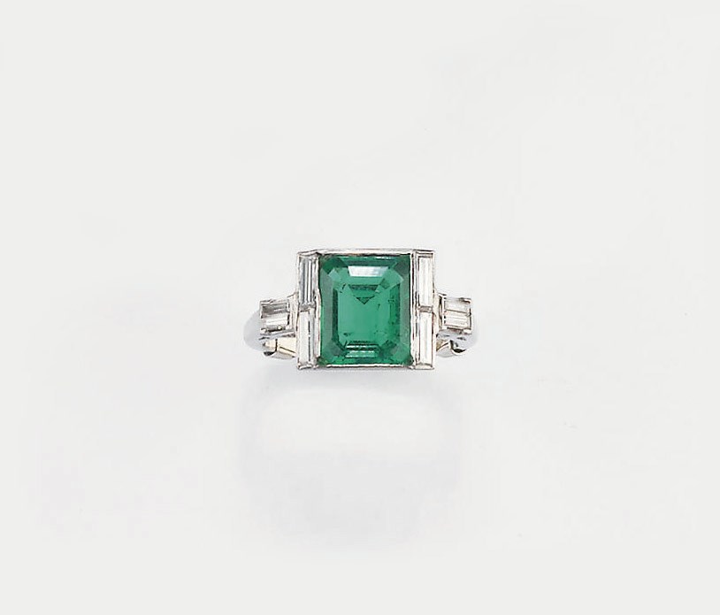 ANELLO IN PLATINO CON SMERALDO E DIAMANTI