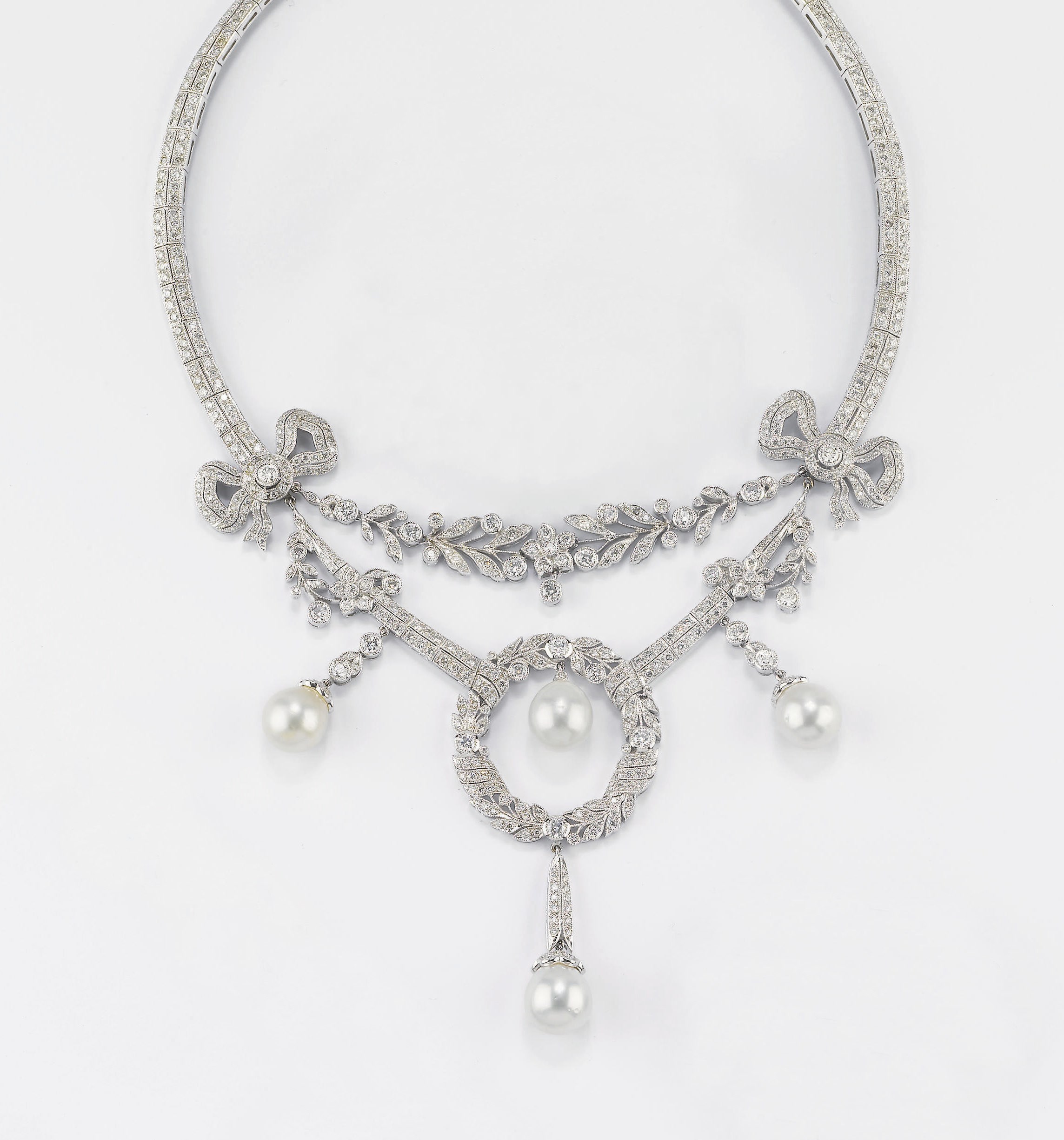 COLLANA IN ORO CON BRILLANTI E PERLE COLTIVATE