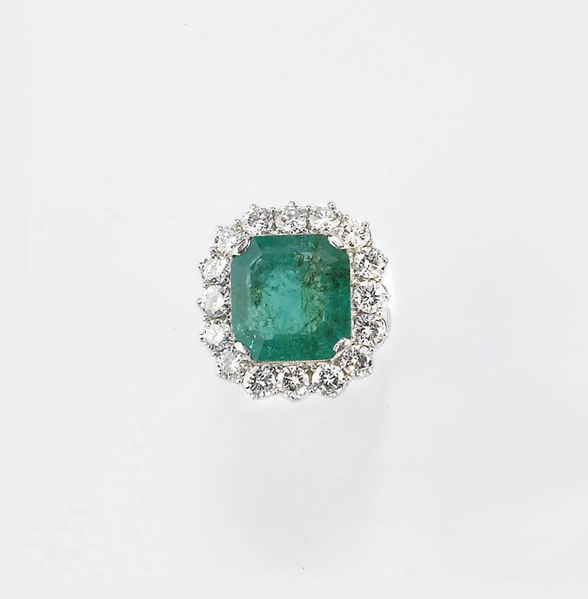 ANELLO CON SMERALDO E BRILLANTI