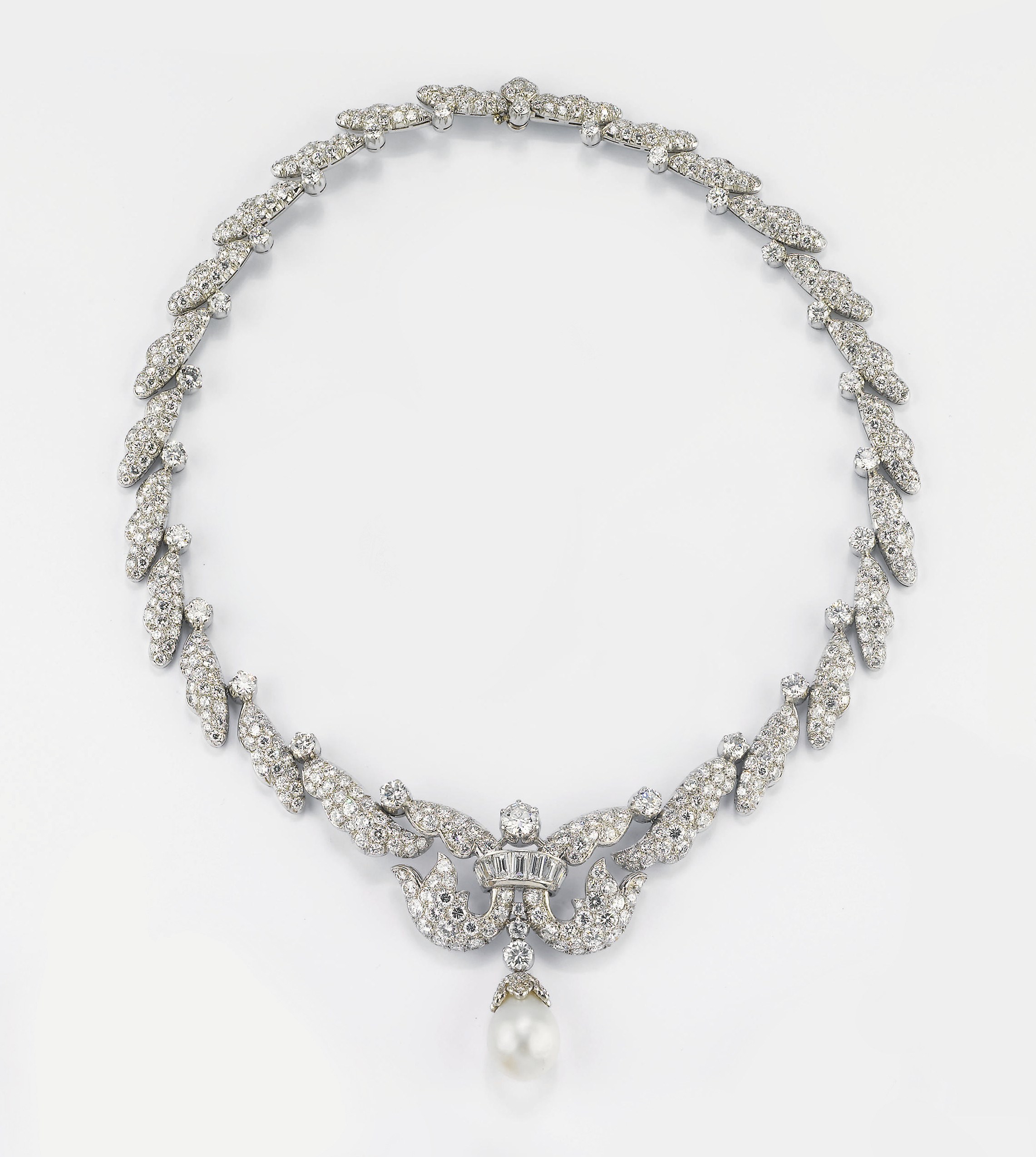 COLLANA SEMIRIGIDA CON PERLA COLTIVATA E DIAMANTI
