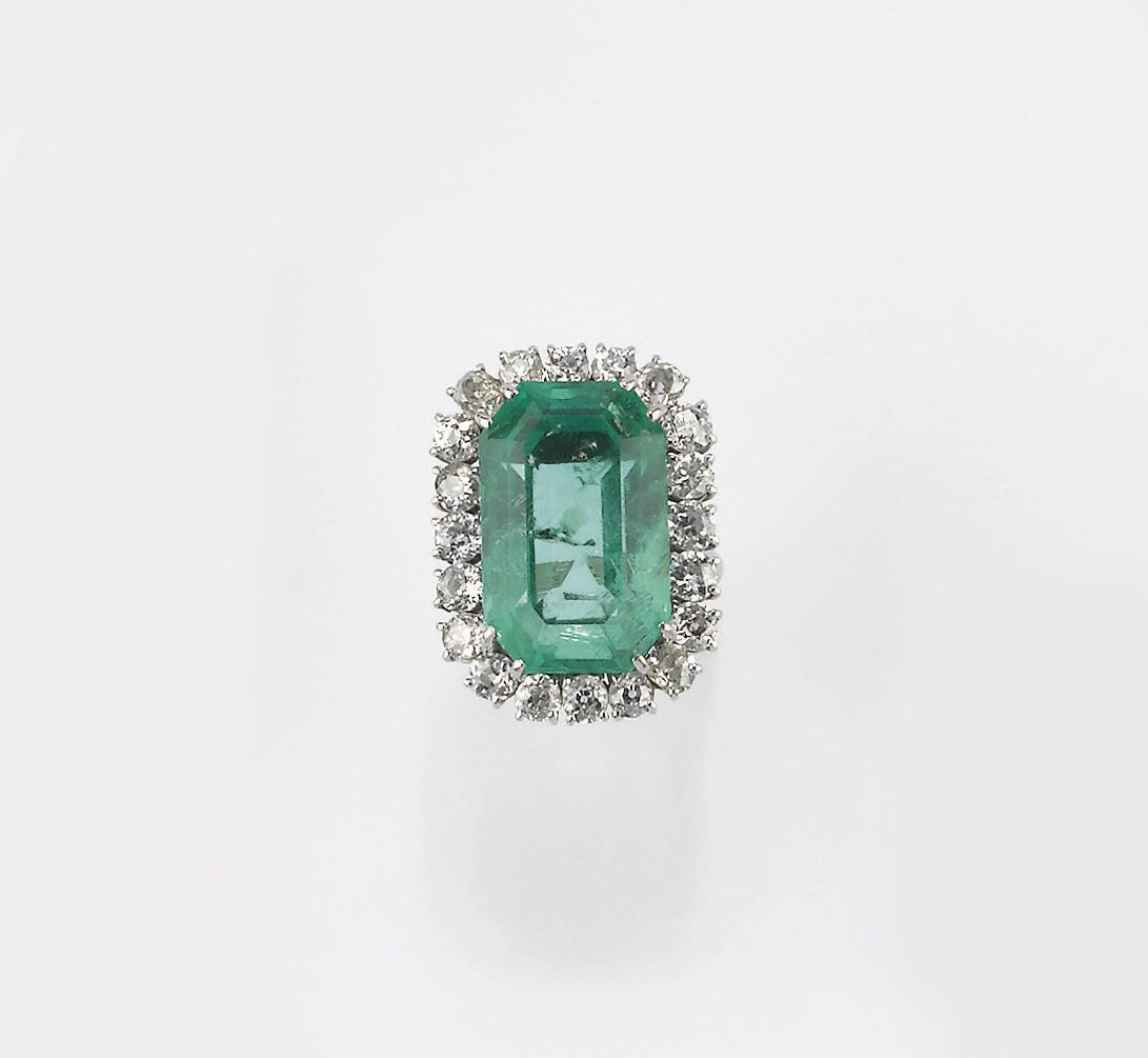 ANELLO CON SMERALDO E BRILLANTI
