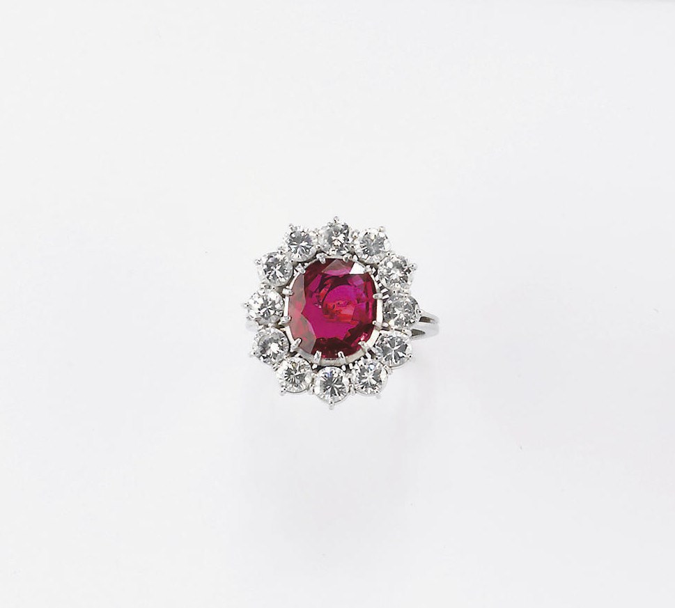 ANELLO CON RUBINO E DIAMANTI