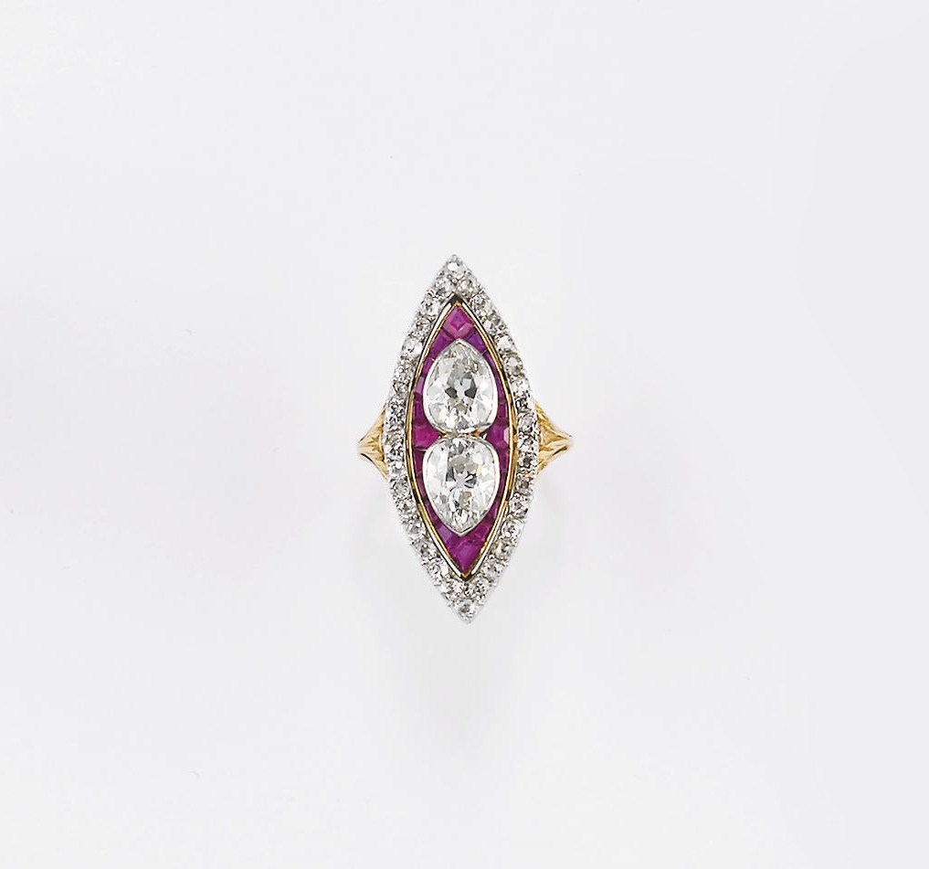 ANELLO MARQUISE CON DIAMANTI E RUBINI