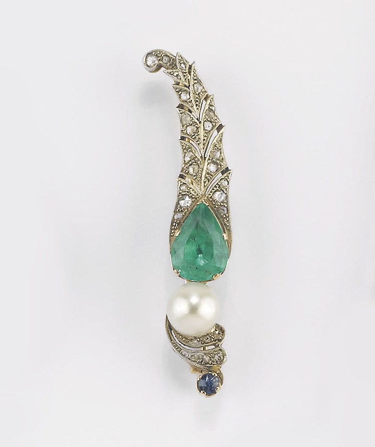 SPILLA CON PERLA NATURALE E SMERALDO, DI JANESICH