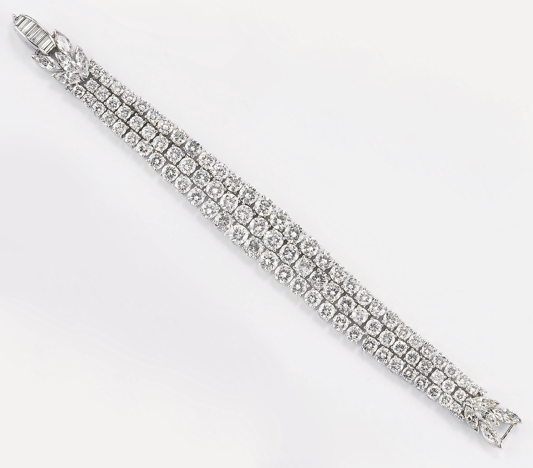 BRACCIALE IN PLATINO E DIAMANTI, DI HARRY WINSTON