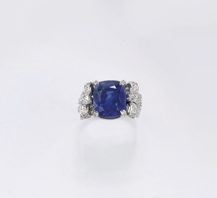 ANELLO CON ZAFFIRO E BRILLANTI, FIRMATO MICHELE DELLA VALLE