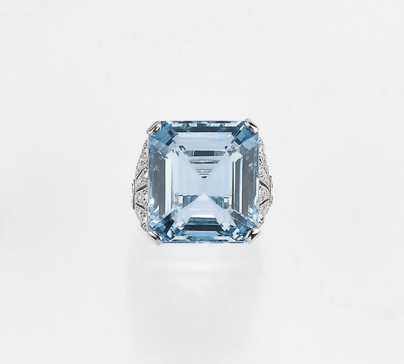 ANELLO CON ACQUAMARINA E DIAMANTI